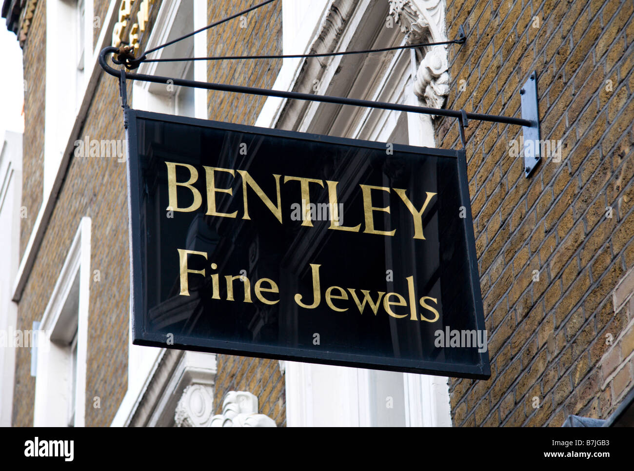 L'enseigne au-dessus du magasin de bijoux Fine Bentley sur New Bond Street, Londres. Jan 2009 Banque D'Images