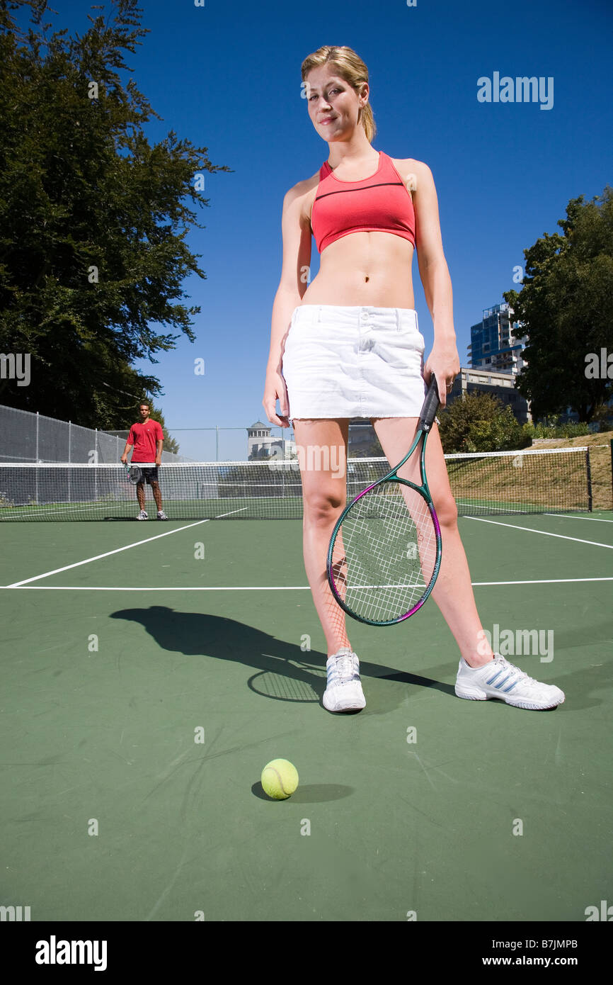 Couple on court de tennis ; Canada, Colombie-Britannique, Vancouver Banque D'Images