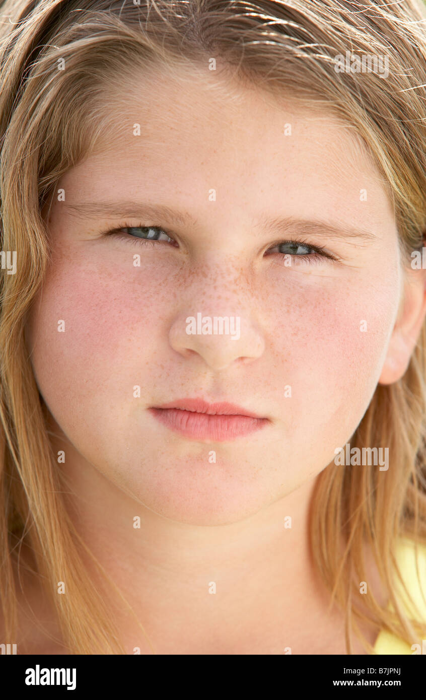 Portrait de Pre-Teen Girl bouder Banque D'Images