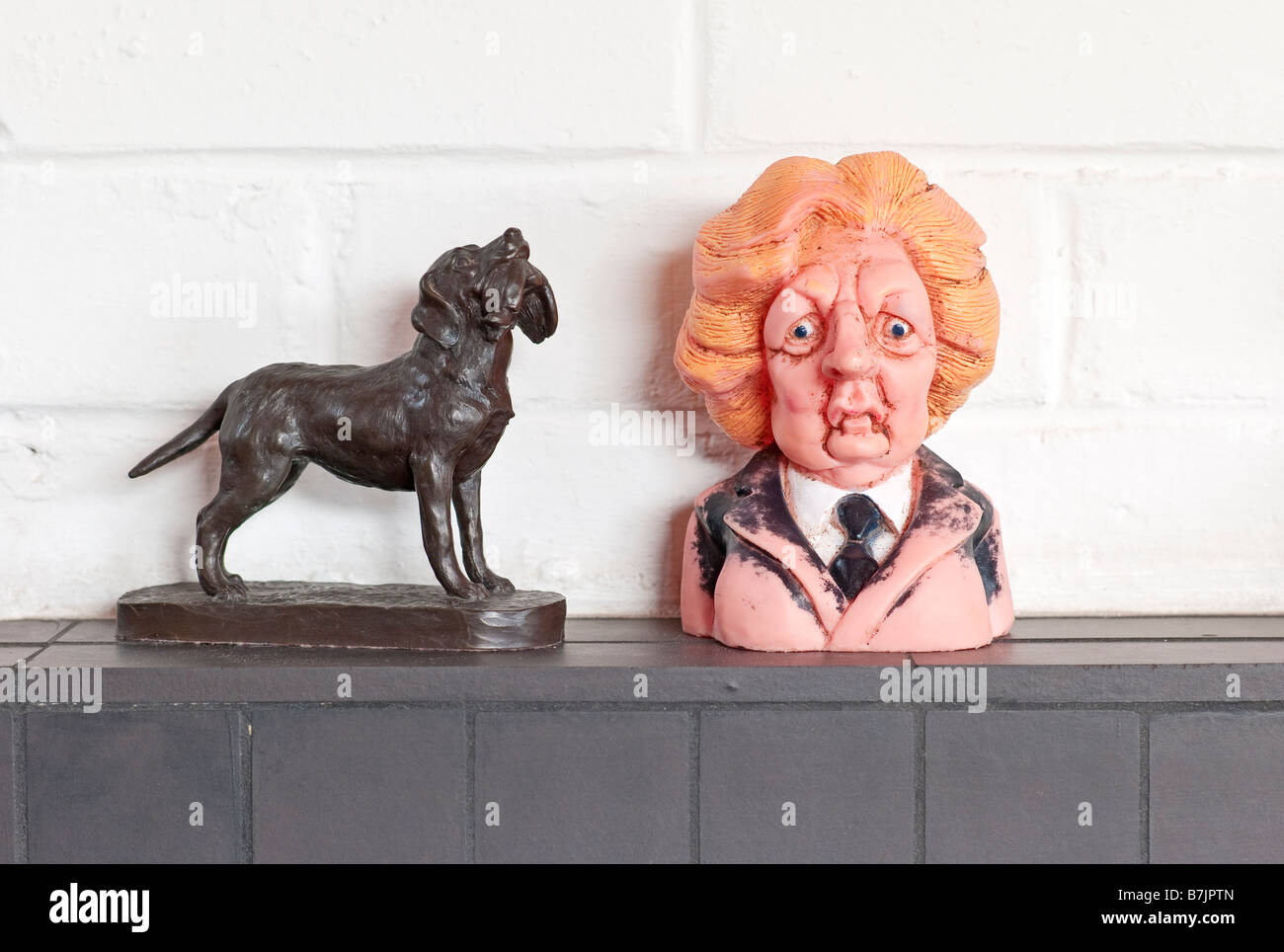 Maggie Thatcher avec effigie animal modèle Banque D'Images