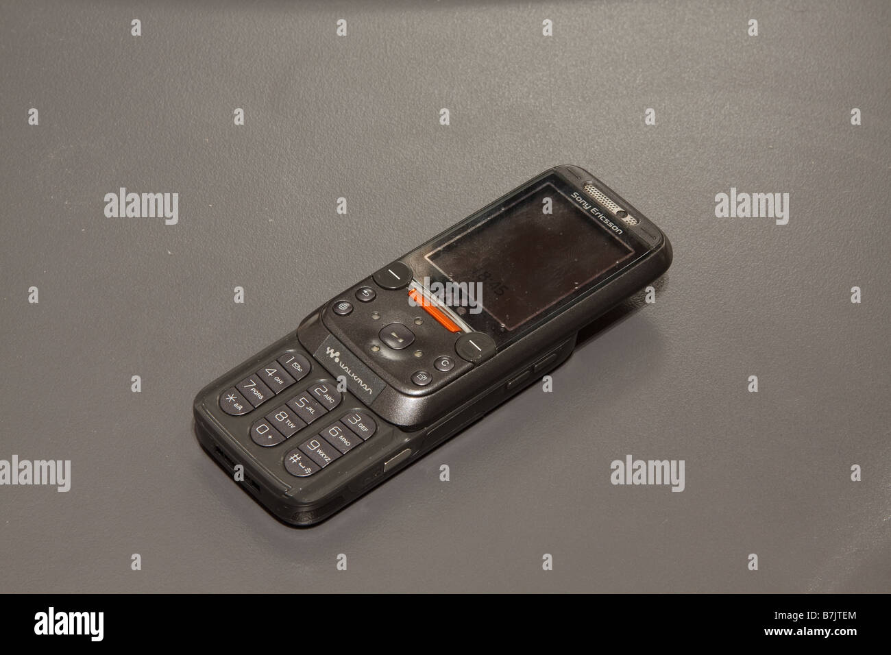 Téléphone portable sur le bureau Banque D'Images