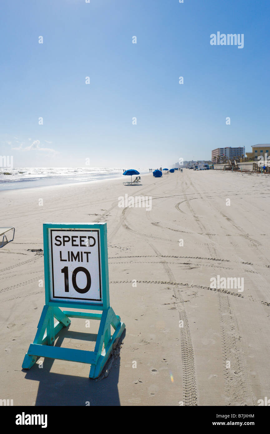 Signe de la limite de vitesse sur Daytona Beach, comté de Volusia, Florida, USA Banque D'Images Signe de la limite de vitesse sur Daytona Beach, comté de Volusia, Florida, USA Banque D'Images