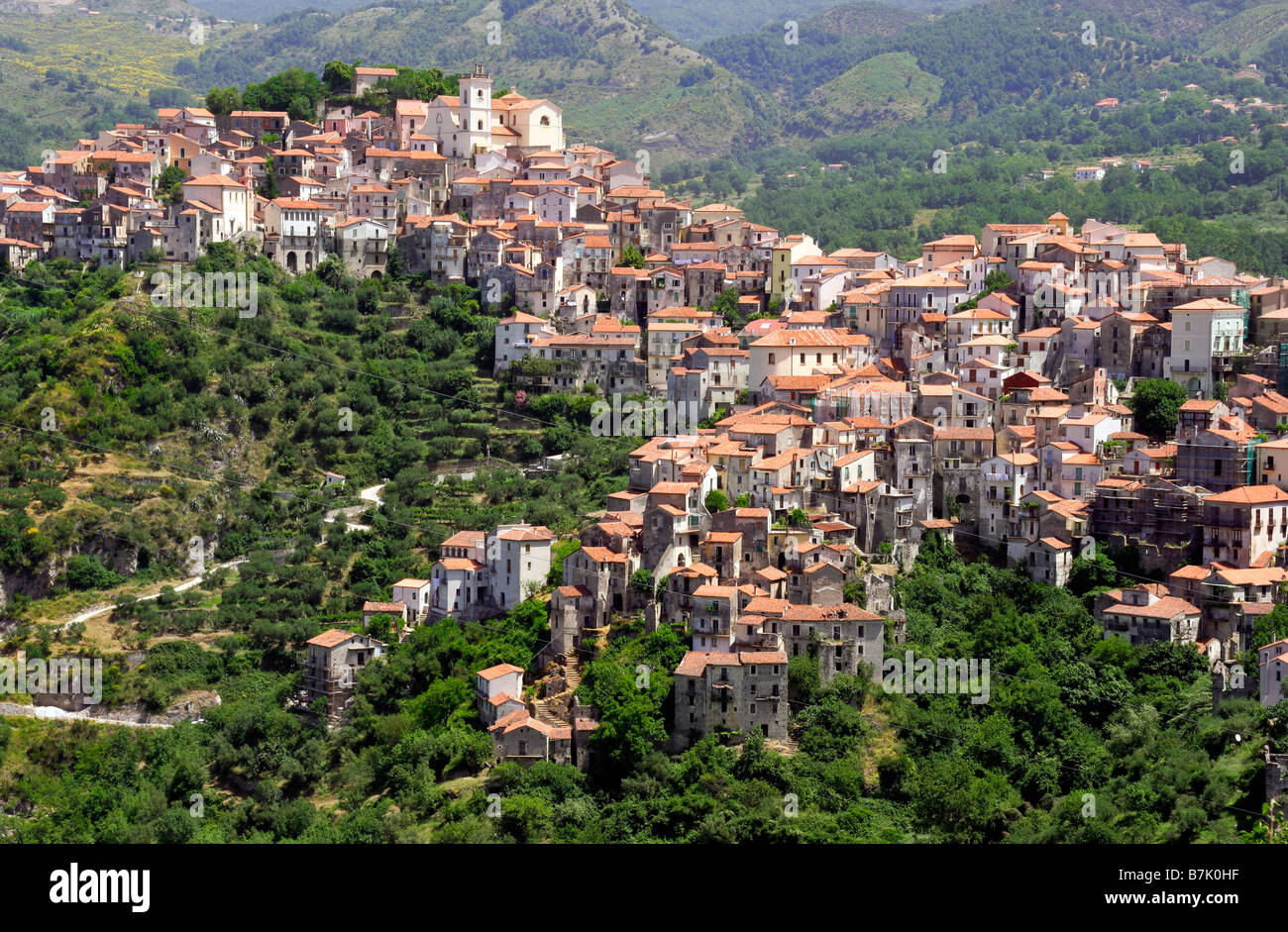 Rivello, dans le sud de l'Apennin, province de Potenza, région de Basilicate, dans le sud de l'Italie. Endommagés par 1980 tremblement de terre. Population : 3 000 Banque D'Images