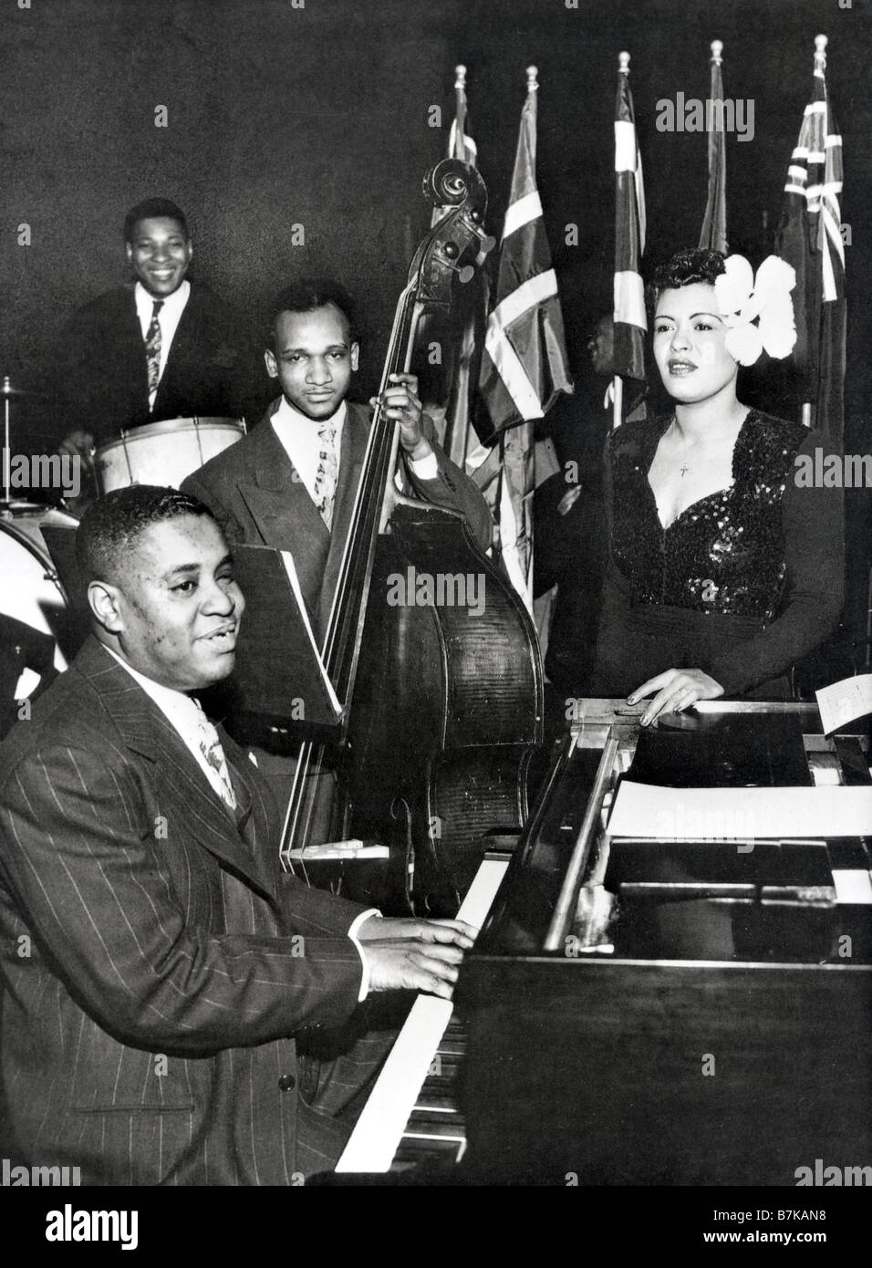 ART TATUM sur le piano avec Oscar Pettiford à la basse, Sid Catlett sur batterie et Billie Holiday Banque D'Images