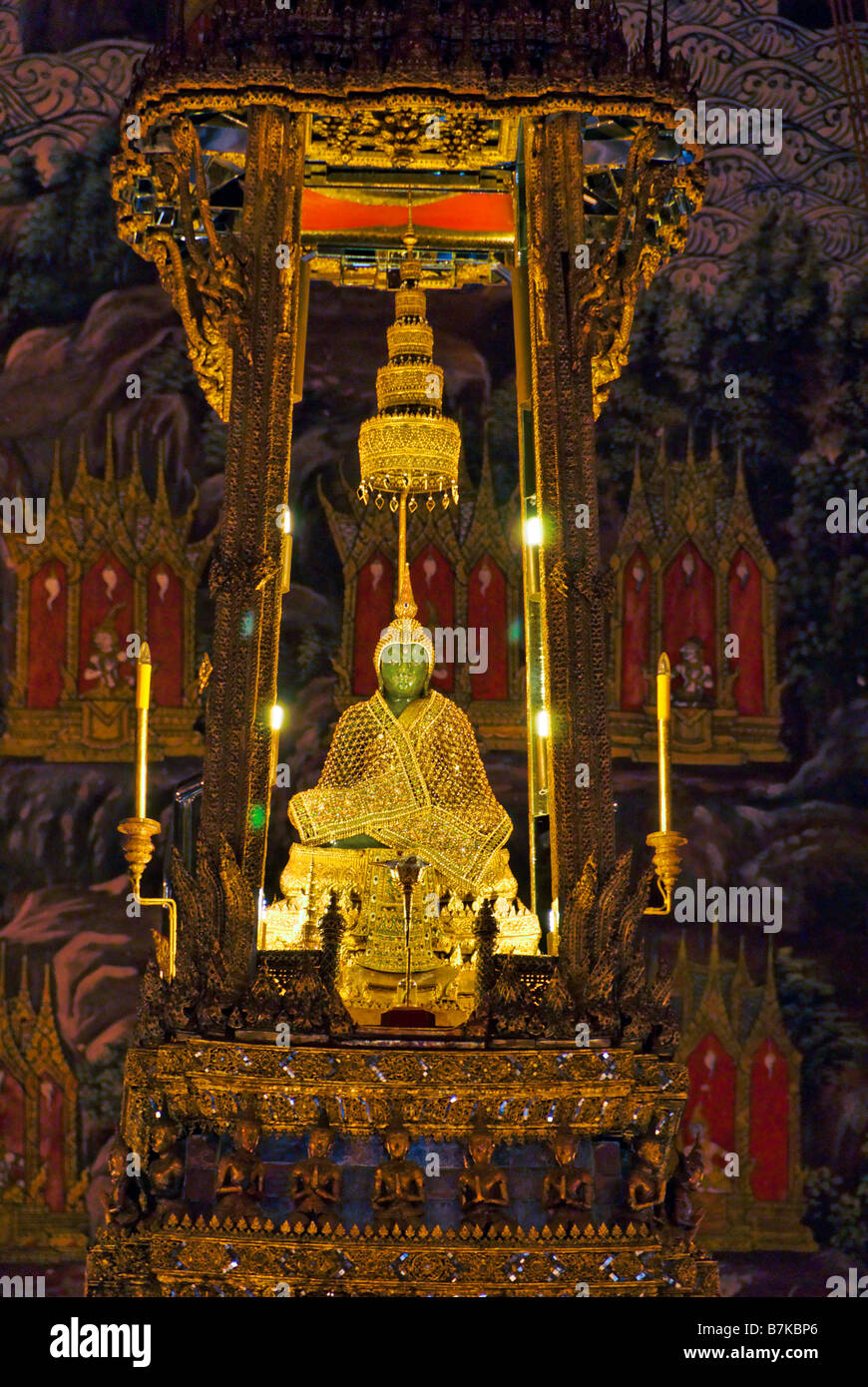 Le Bouddha d'Emeraude dans Ubosot - temple de Wat Phra Kaew et le Grand Palais dans le centre de Bangkok en Thaïlande Banque D'Images