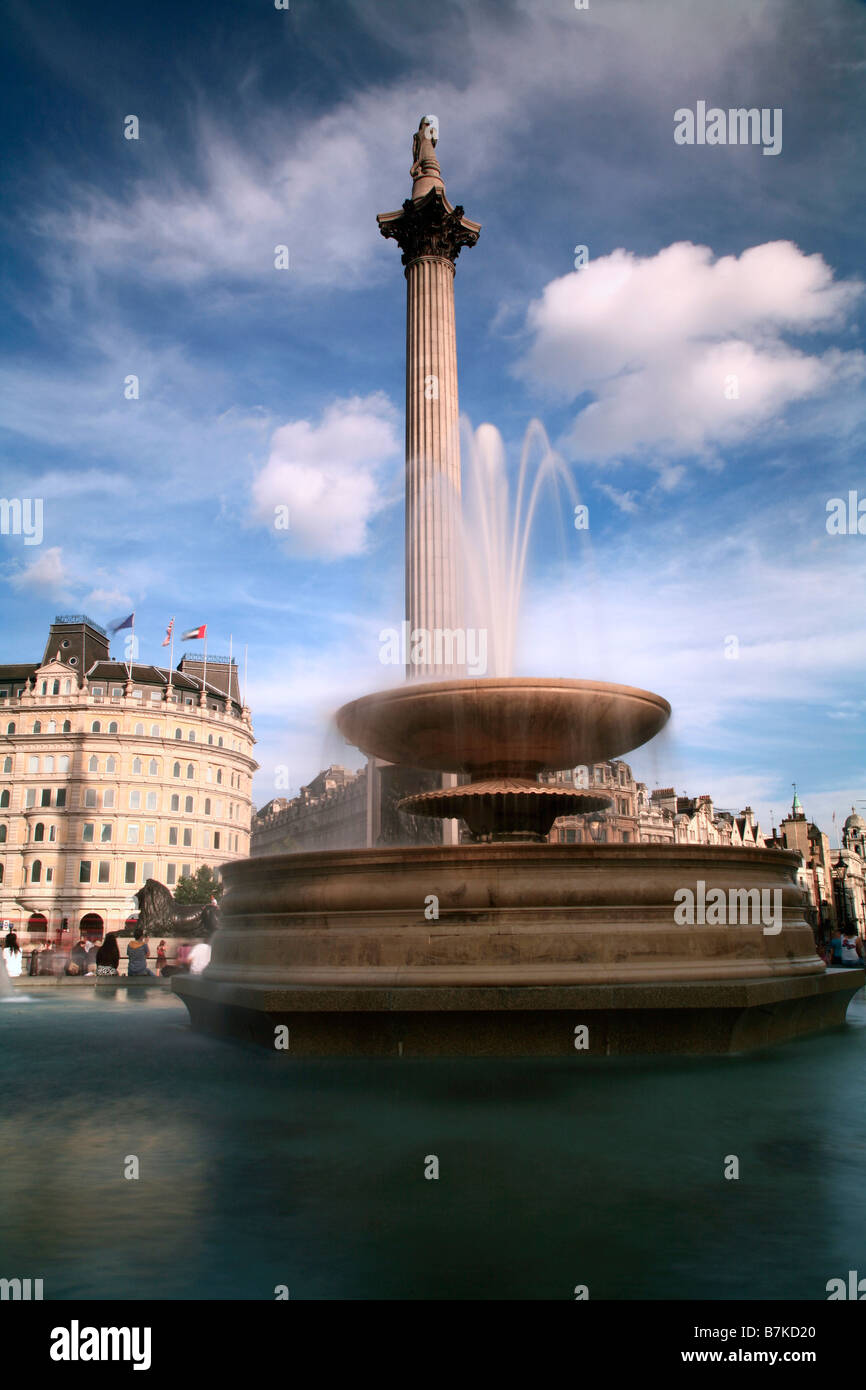 Fontaine pris à Trafalgar Square, Londres Banque D'Images