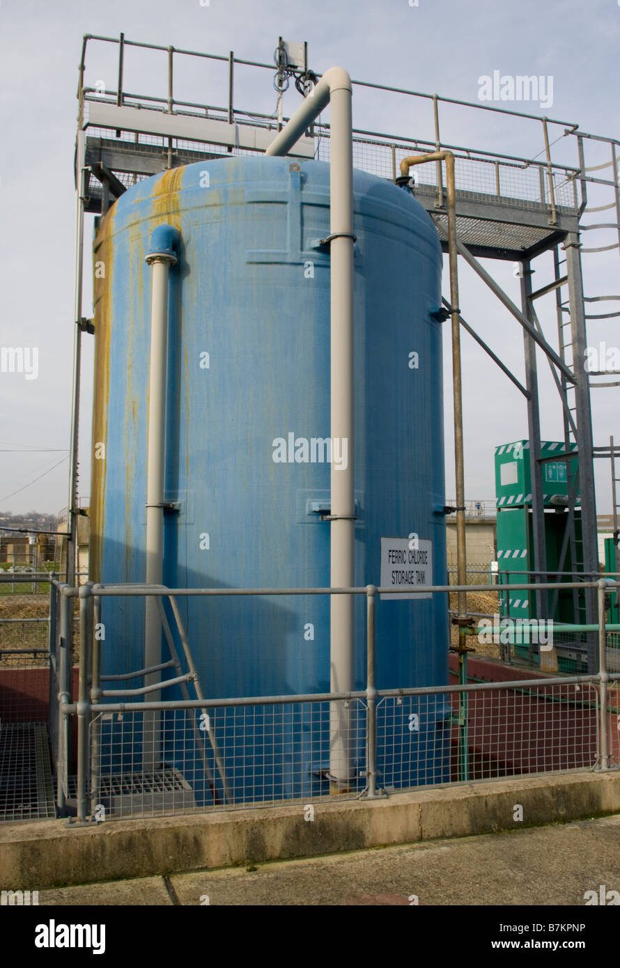 Réservoir de stockage de chlorure ferrique le sud de travaux de traitement de l'eau Newhaven East Sussex Banque D'Images