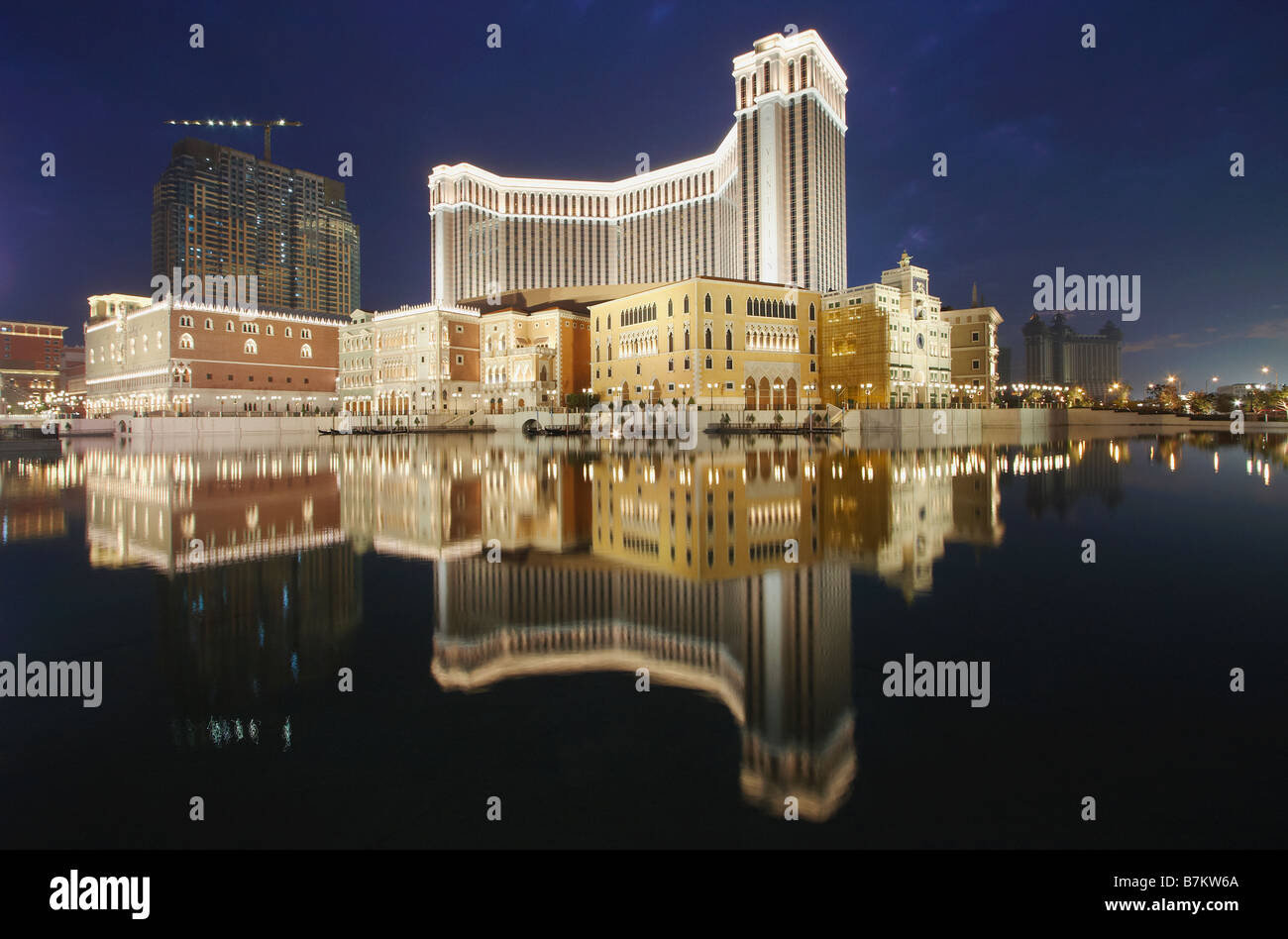 Reflet de l'hôtel Venetian Macao, au crépuscule Banque D'Images