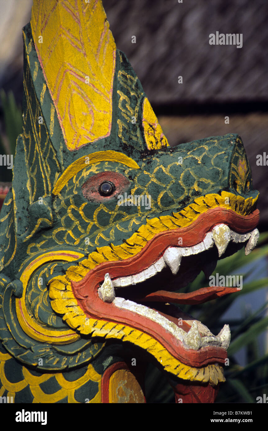 Dragon thaïlandais peint au monastère Wat Luang, Phrae, Thaïlande Banque D'Images