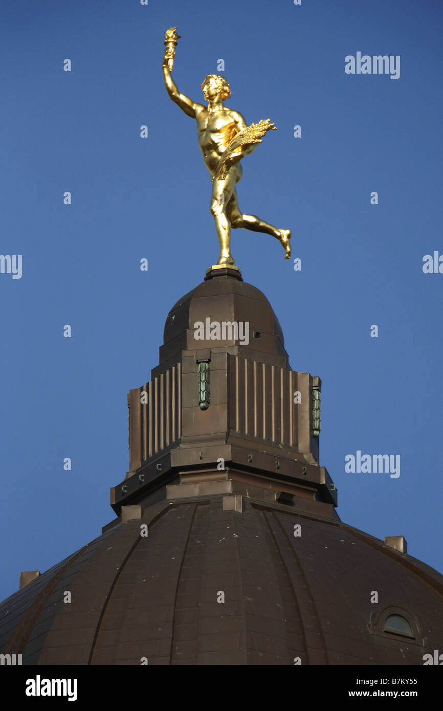Statue du Golden Boy, Édifice de l'Assemblée législative du Manitoba, Winnipeg, Manitoba, Canada Banque D'Images