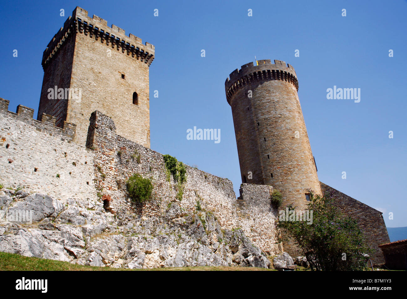 Une vue sur le château de Foix, en France. Passerelle vers les Pyrénées Banque D'Images