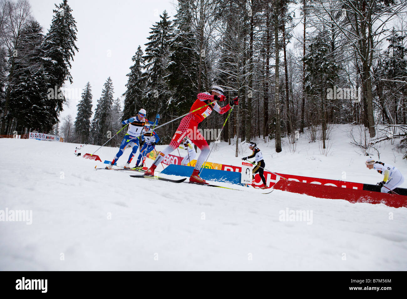 Petra Majdic l'accélération d'un changement de direction dans le sprint classique Banque D'Images