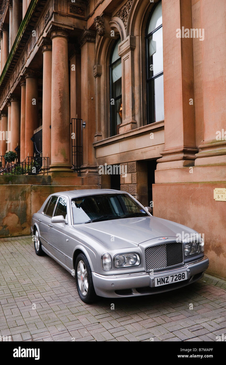 Bentley Arnage stationné à l'extérieur de l'hôtel Merchant luxueux, Belfast Banque D'Images