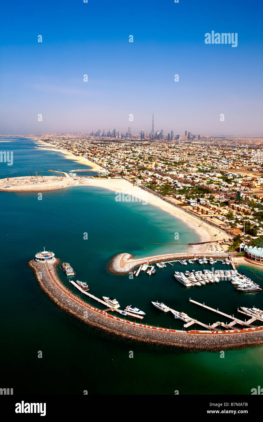Vue aérienne sur la plage de Jumeirah et Dubai Banque D'Images