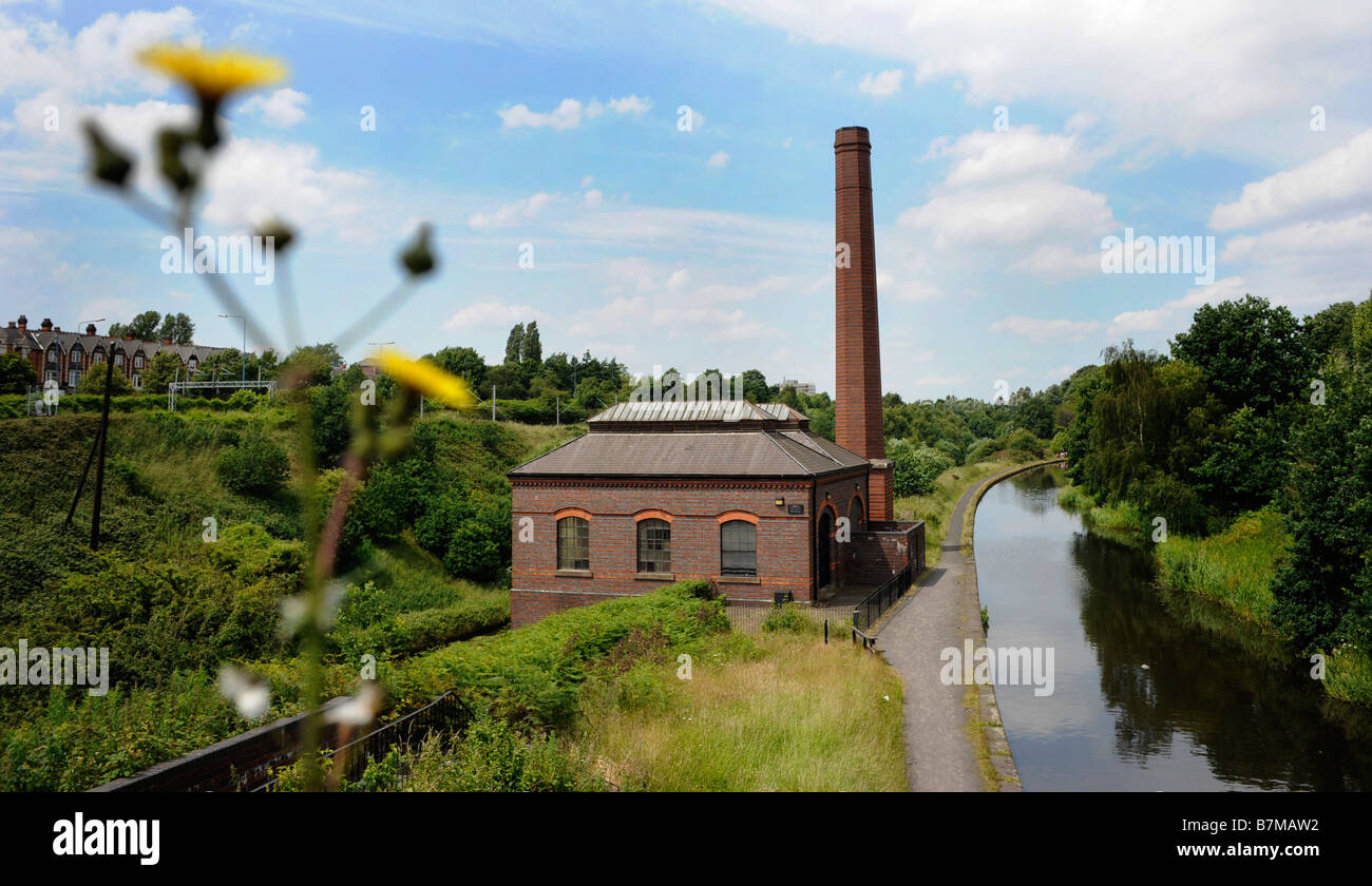 La nouvelle station de pompage de Smethwick, Smethwick, Sandwell et l'ancienne ligne principale de Birmingham Canal. Banque D'Images