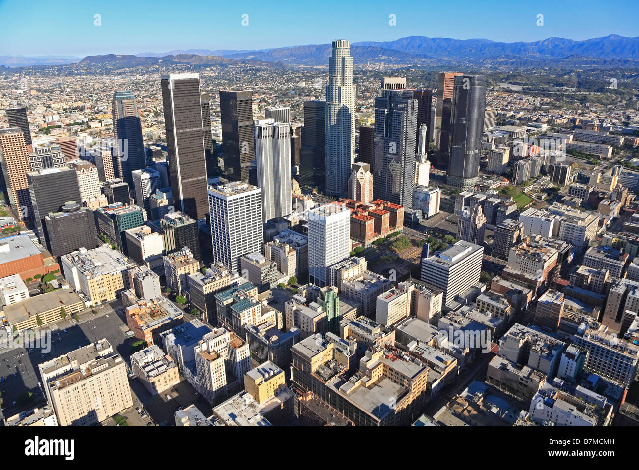 Aerial croix au centre-ville de Los Angeles California USA Skyline Banque D'Images