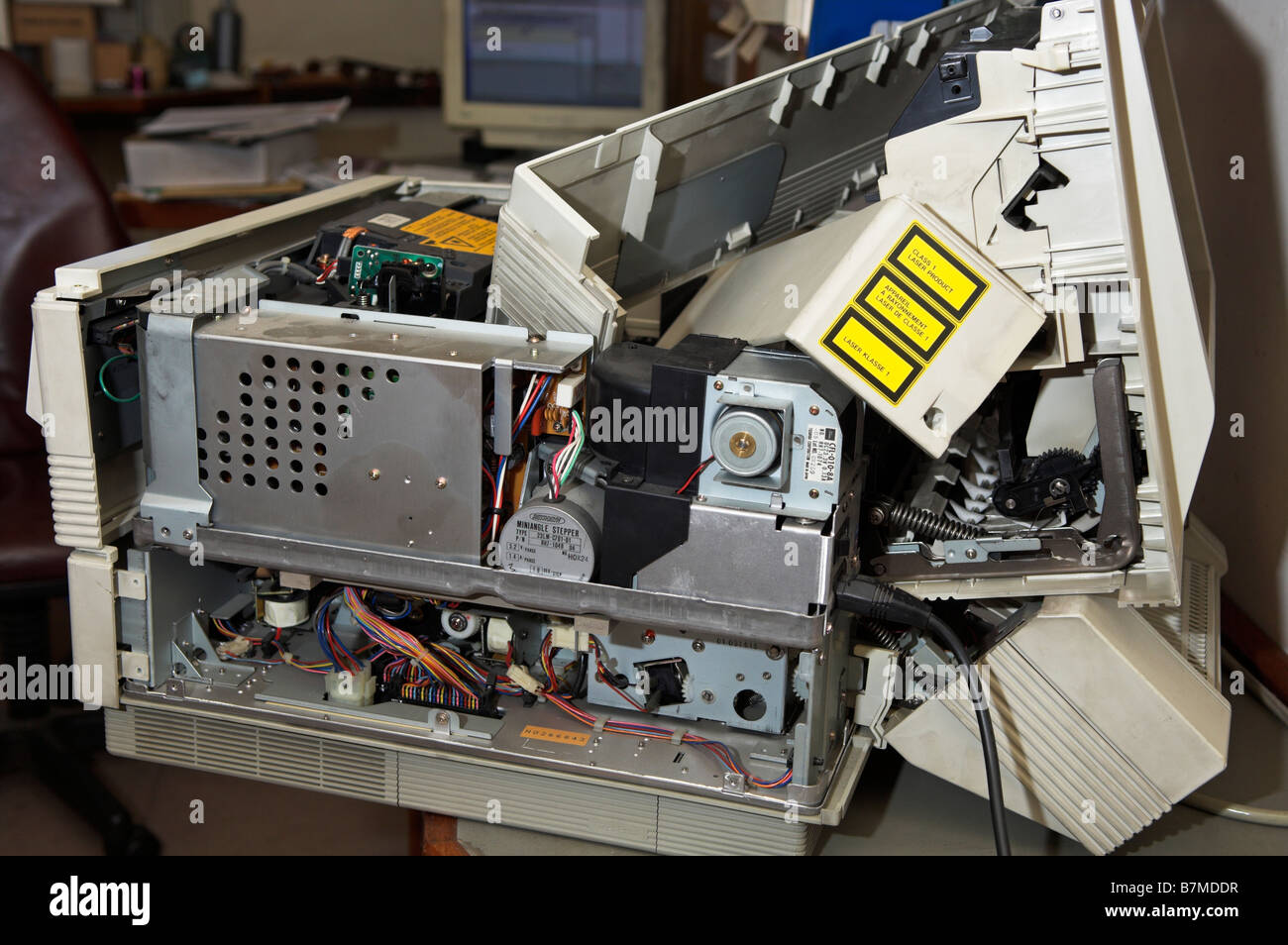Imprimante laser cassé dans Office pour recyclage déchets électriques maintenant Banque D'Images