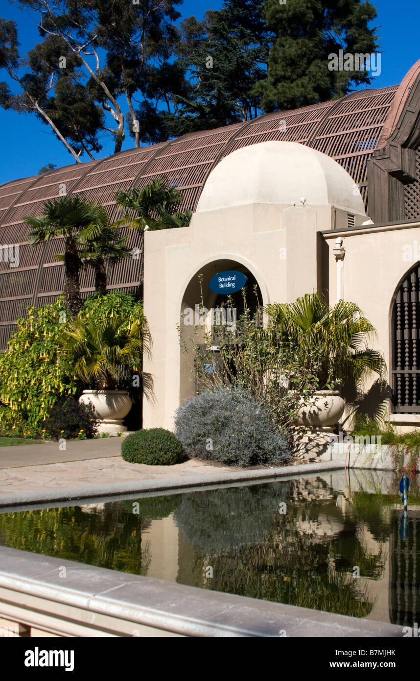 Le bâtiment de botanique et étang à poissons dans le Balboa Park, San Diego, Californie. Banque D'Images