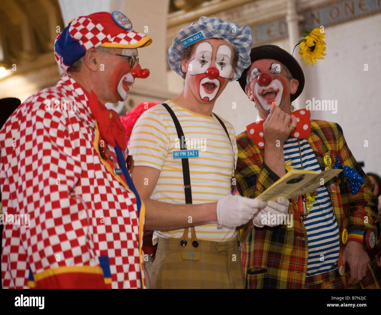 Clowns au Grimaldi Memorial Church Dalston de Londres Banque D'Images