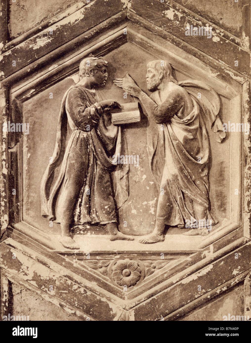 Platon et Aristote montré dans un bas-relief intitulé Logic par Giotto sur les portes de l'hôtel Campanile de Florence. Photographie Banque D'Images