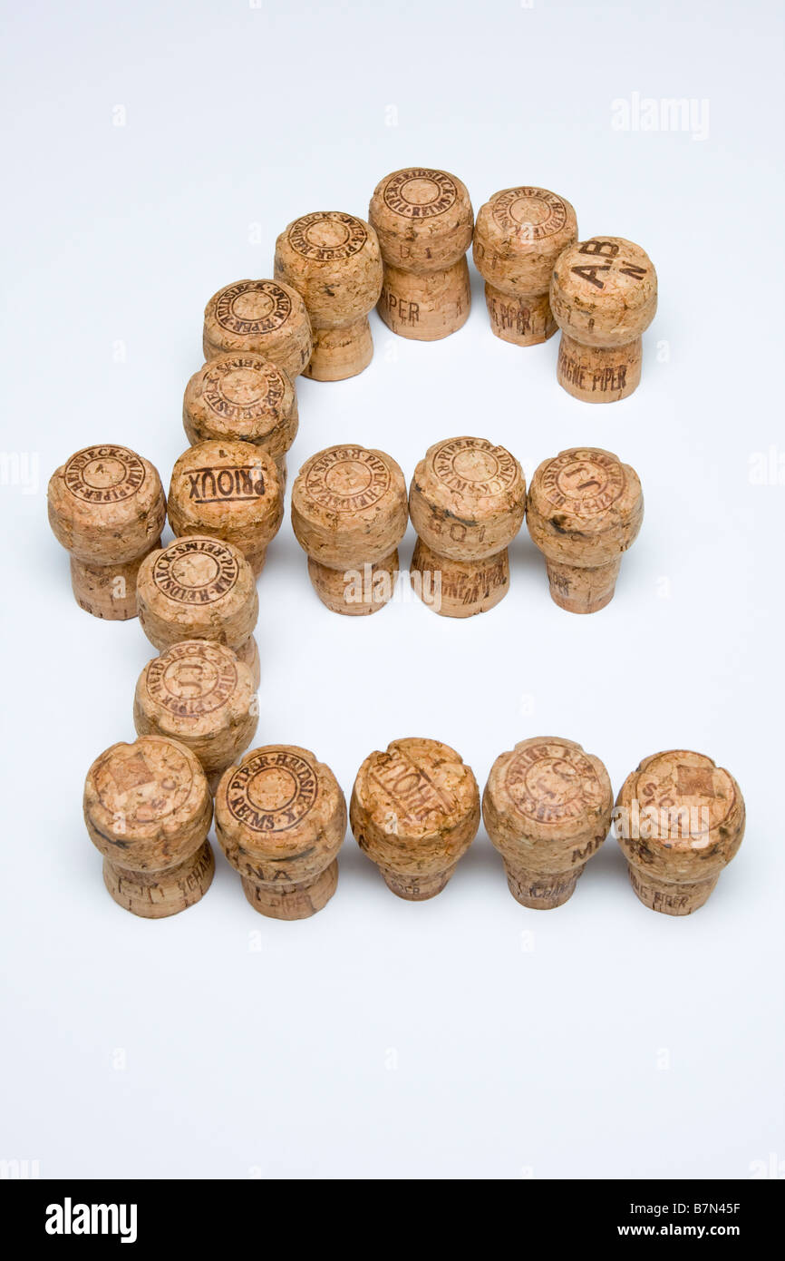 Bouchons de Champagne disposées en forme d'un signe dièse Banque D'Images