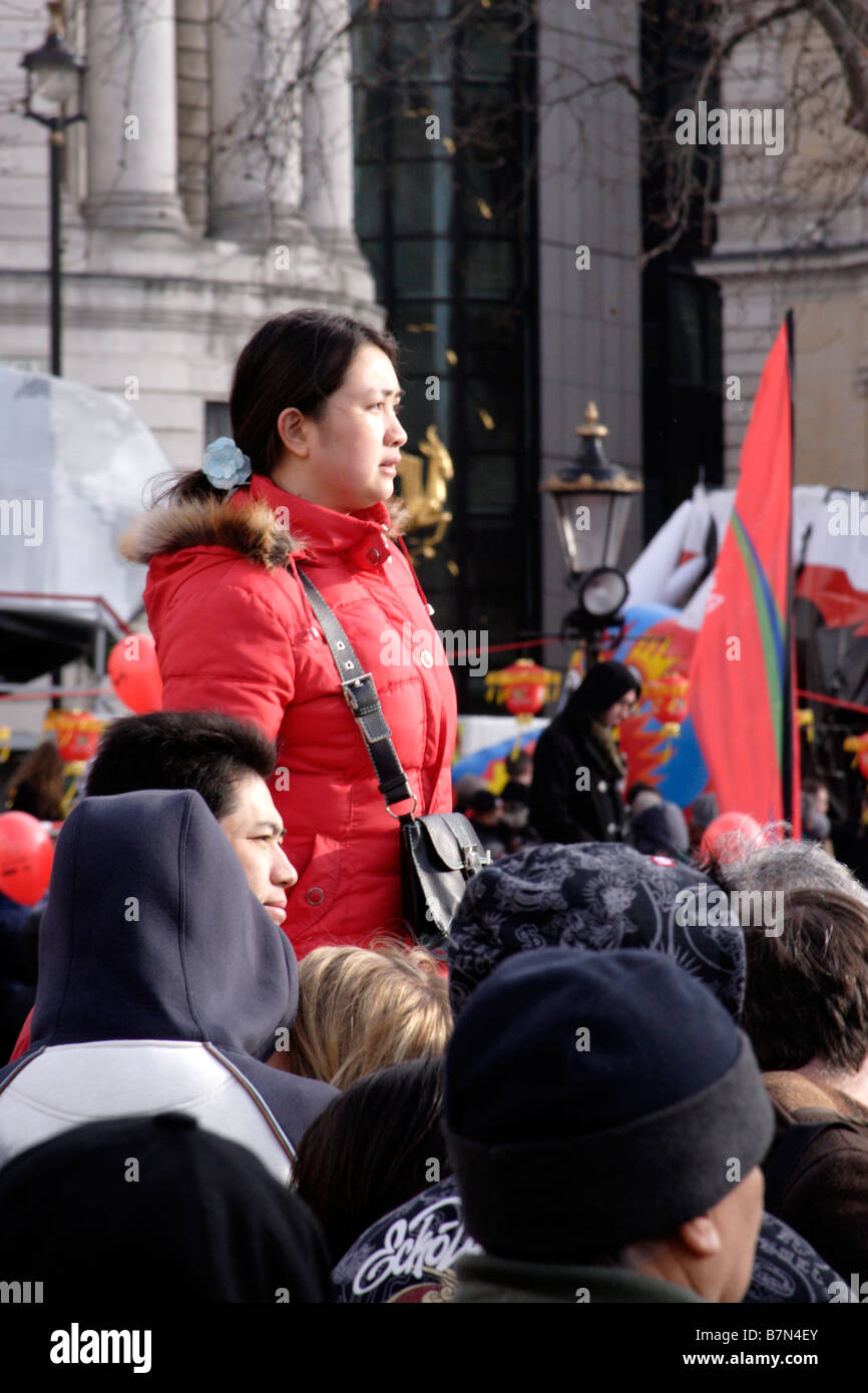Spectateur à Trafalgar Square au cours de la fête du Nouvel An chinois 2009 Londres Banque D'Images