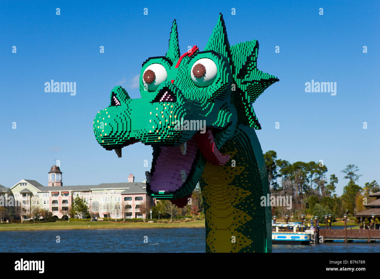 Brickley le serpent de mer de Lego, Downtown Disney, Lake Buena Vista, Orlando, Floride, USA Central Banque D'Images