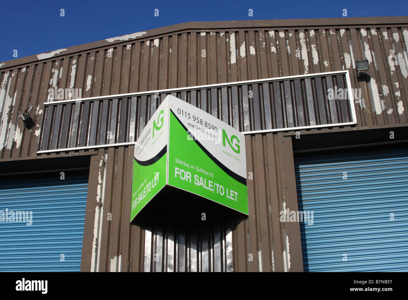 Propriété commerciale à laisser sur une zone industrielle au Royaume-Uni. Banque D'Images