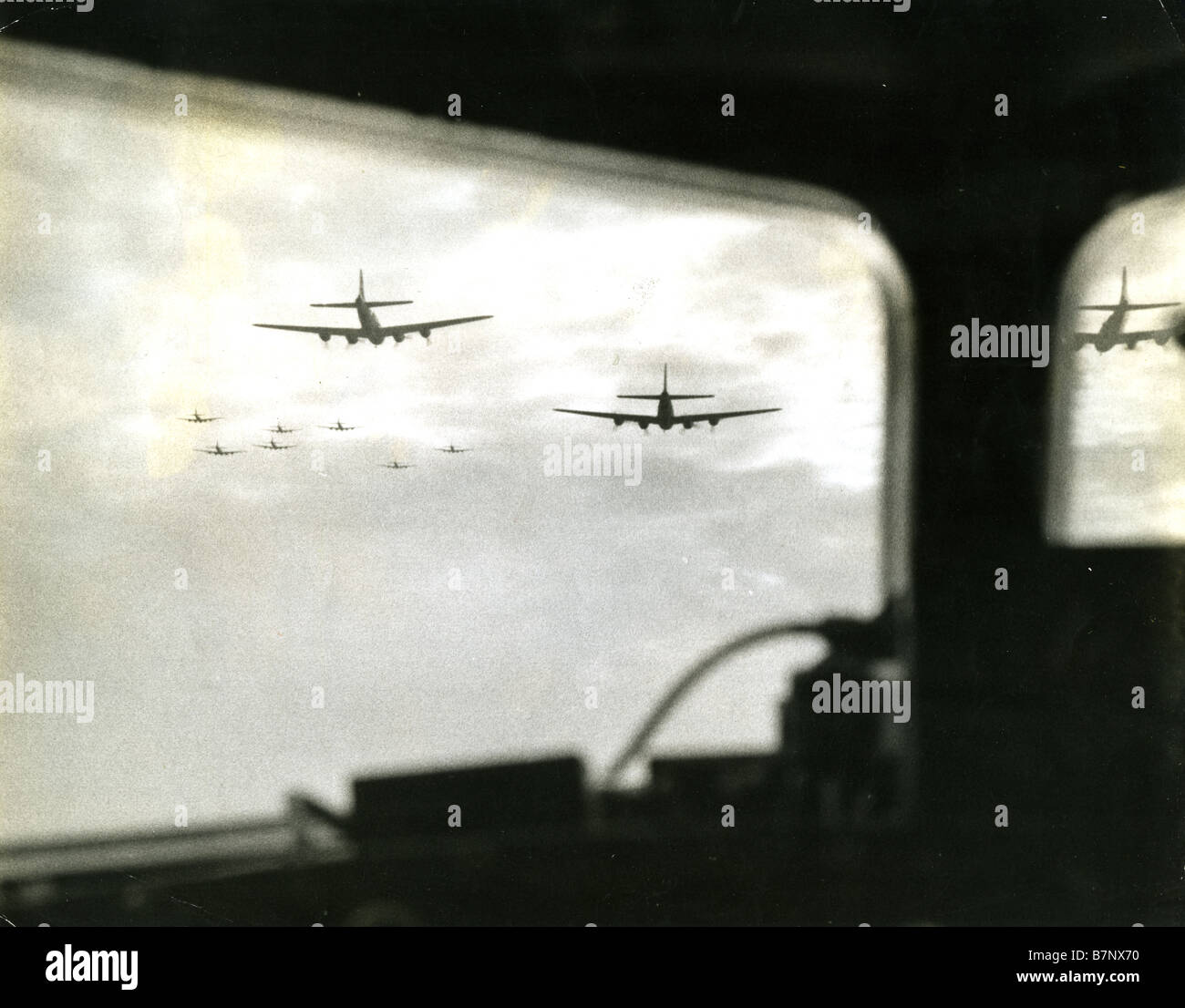 BOEING B-17F Flying forteresses du 32e Bomb Squadron se diriger vers une cible de leur italien base tunisienne en 1943 Banque D'Images