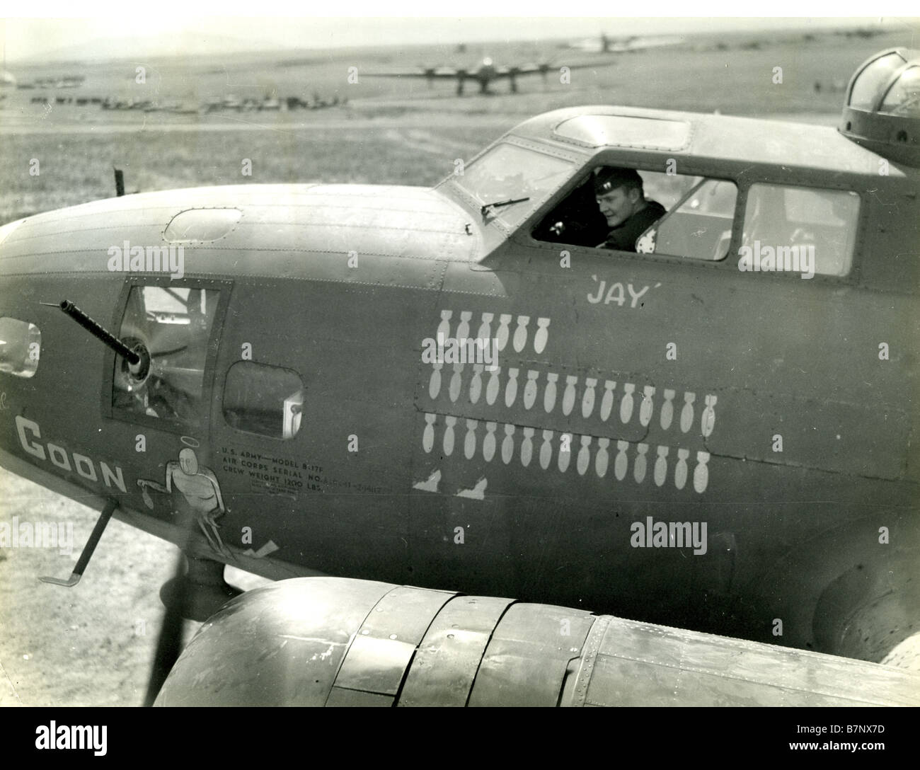 BOEING B-17F FLYING FORTRESS piloté par le Capt Jay Shelley avec le 32e Escadron de bombe l'USAAF en 1943- voir la description ci-dessous Banque D'Images