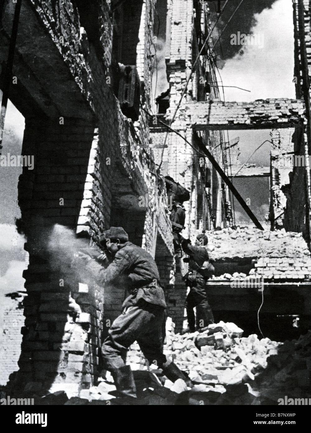 STALINGRAD soldats soviétiques font face à l'assaut allemand en janvier 1943 Banque D'Images