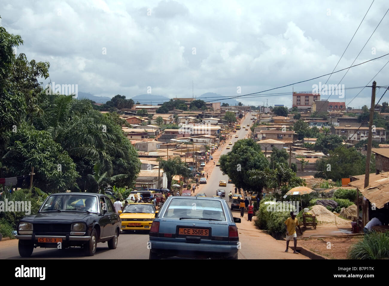 Vue sur le quartier résidentiel de banlieue de Yaoundé Cameroun Afrique