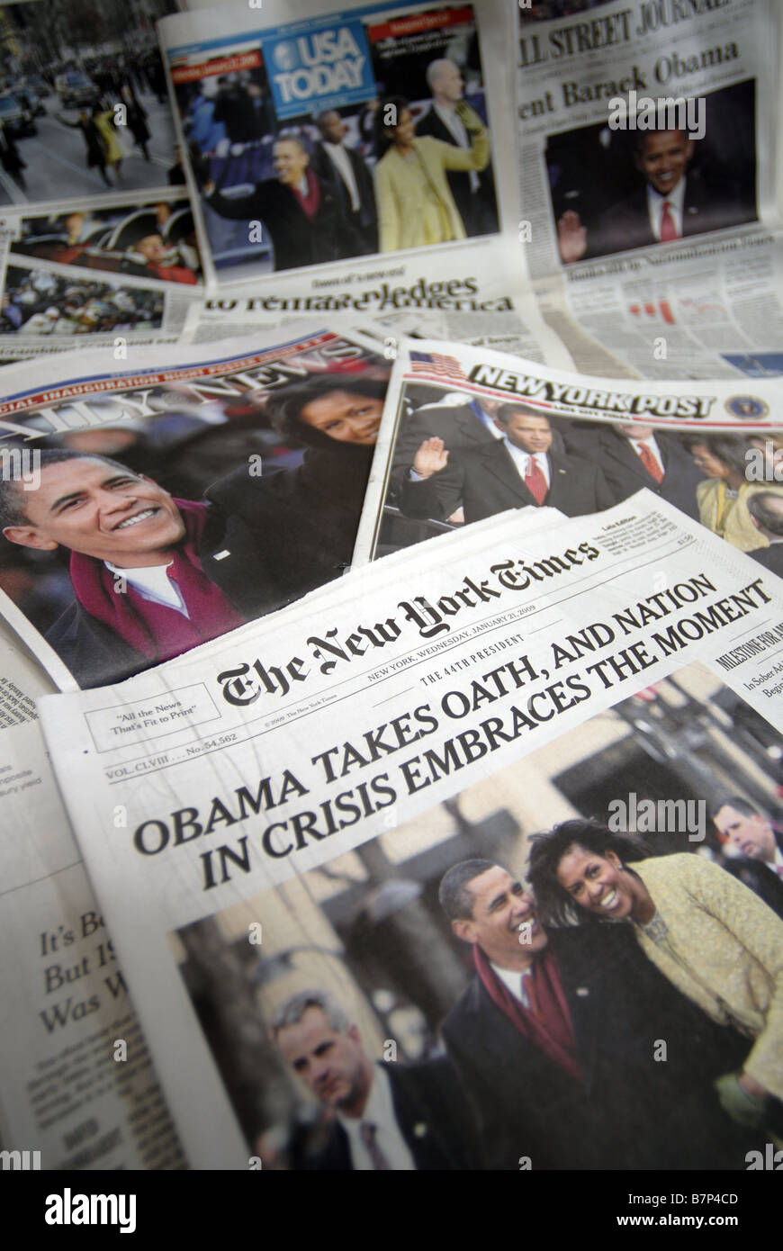 Tous les titres de la presse à New York le mercredi 21 janvier 2009 inauguration de la couverture de Barack Obama Banque D'Images