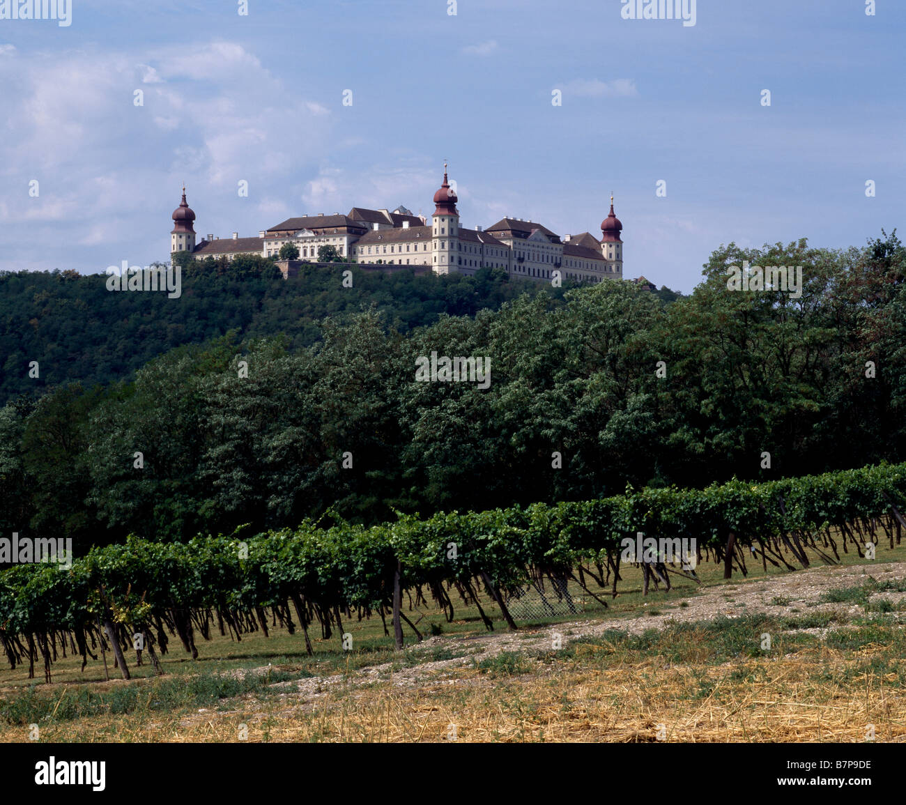 Stift Göttweig, Nordostansicht, über den Weinbergen Banque D'Images