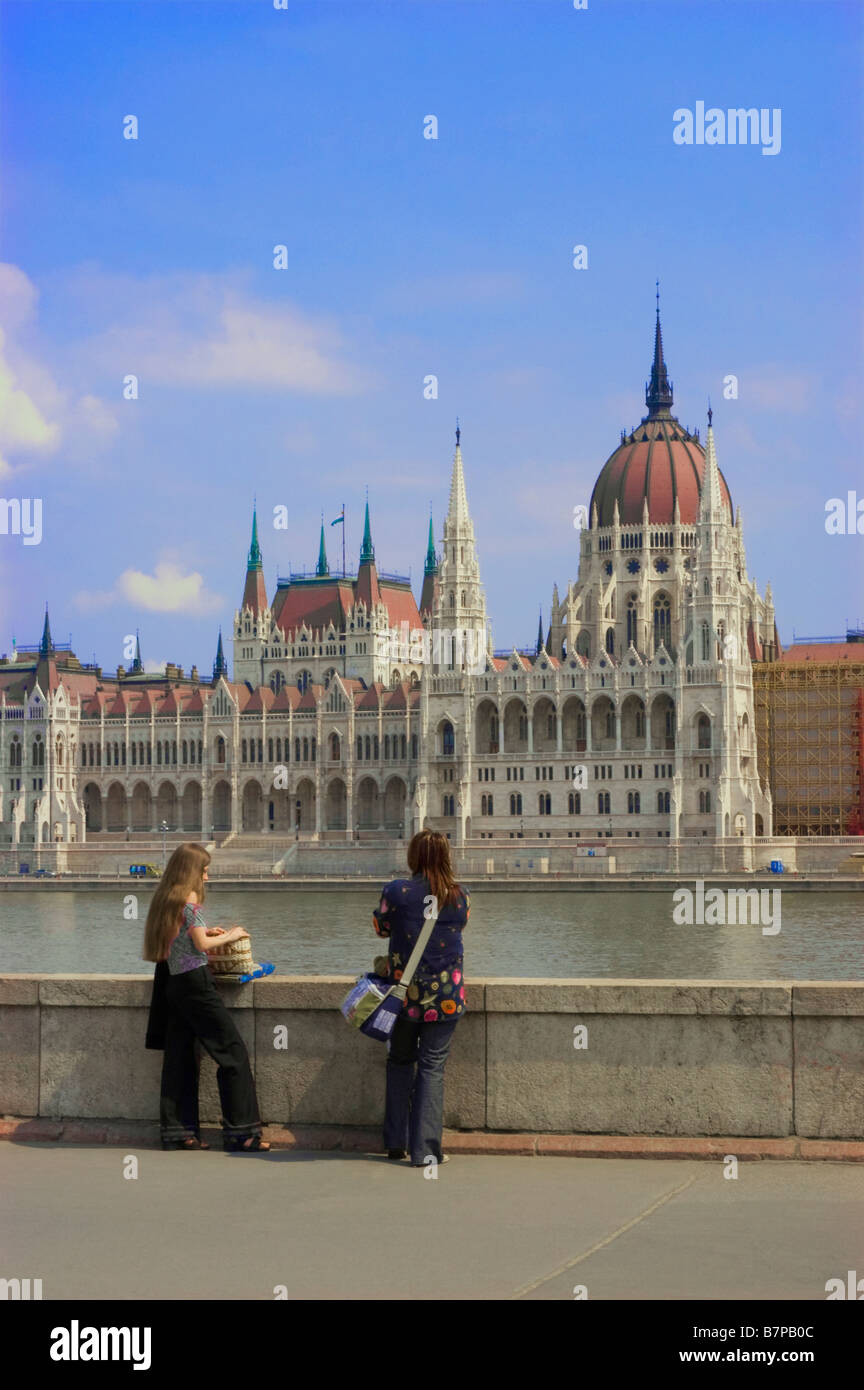 Budapest, Hongrie. Bâtiment du Parlement européen (Orszaghaz) sur le Danube Banque D'Images