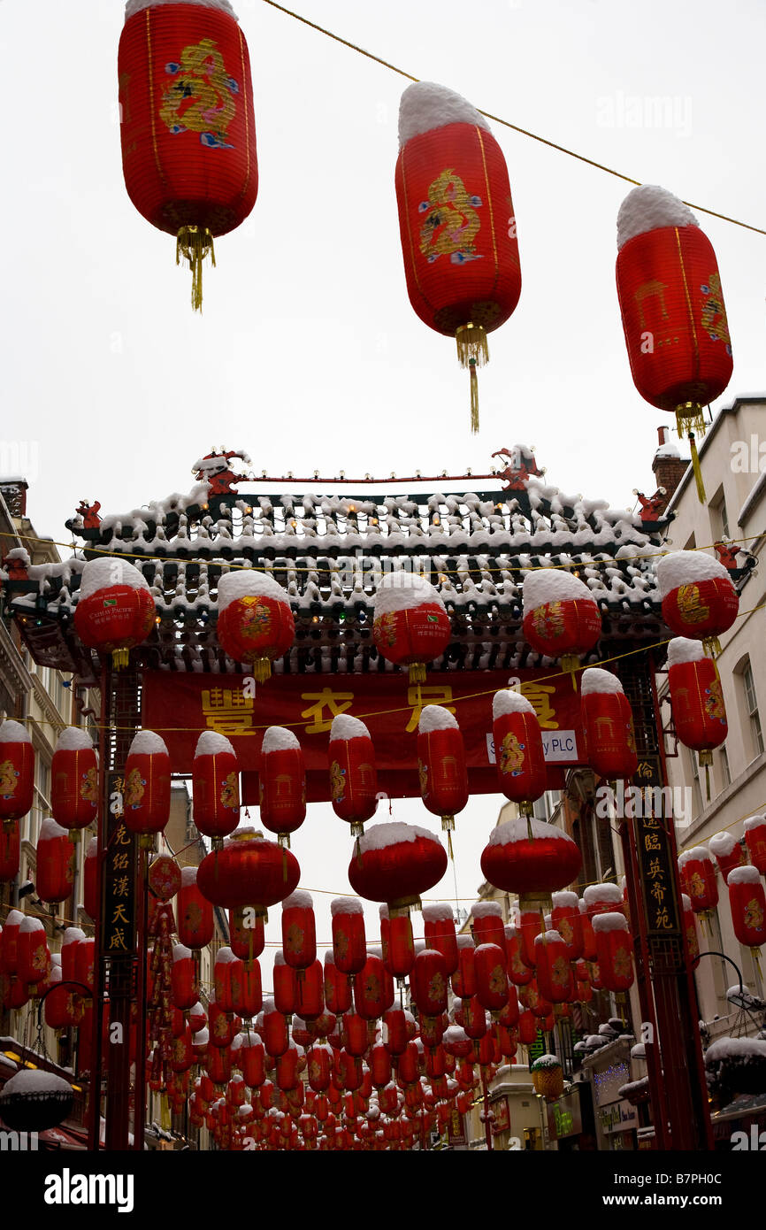 Lanternes chinoises dans la neige Banque D'Images