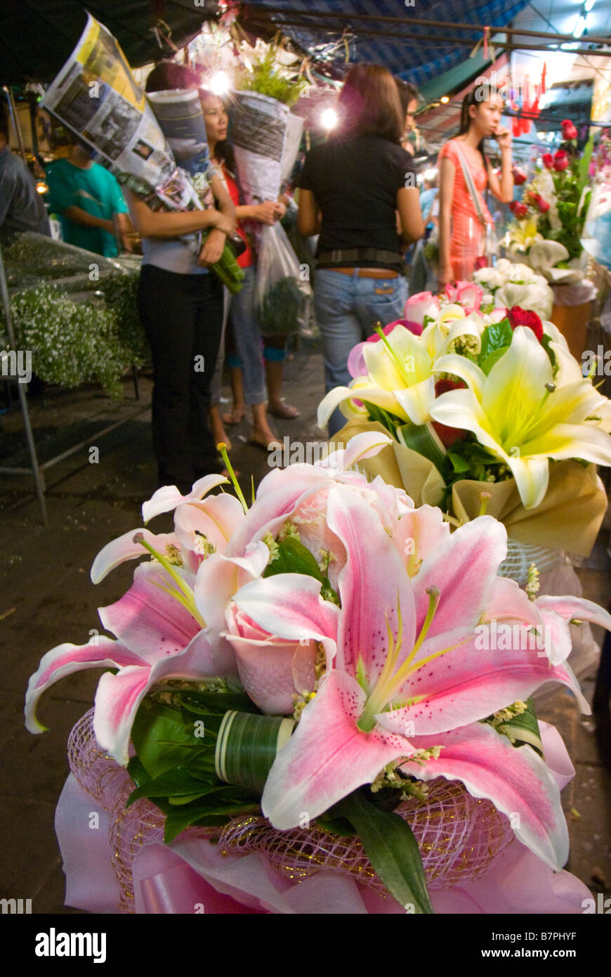 Détail de tiger lilies Pak Khlong Talad fresh flower market à Bangkok en Thaïlande Banque D'Images