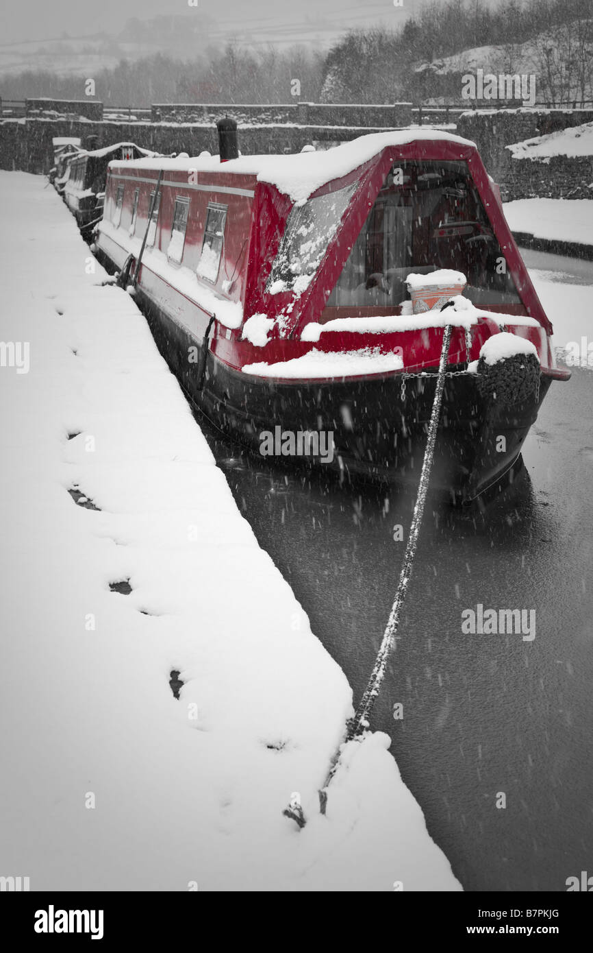 Bateaux du canal dans la neige Banque D'Images