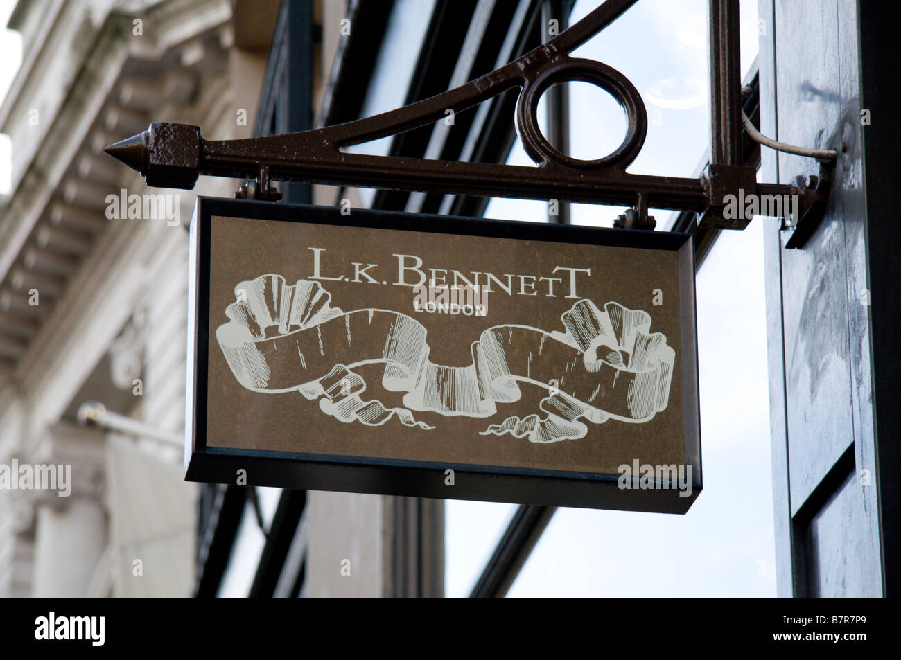 Le signe au-dessus de l K chaussure Bennett/fashion shop sur Regents Street, Londres. Jan 2009 Banque D'Images
