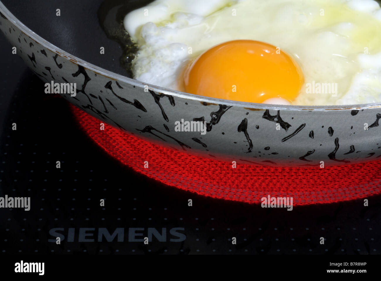 La cuisinière électrique vitrocéramique Siemens Photo Stock - Alamy