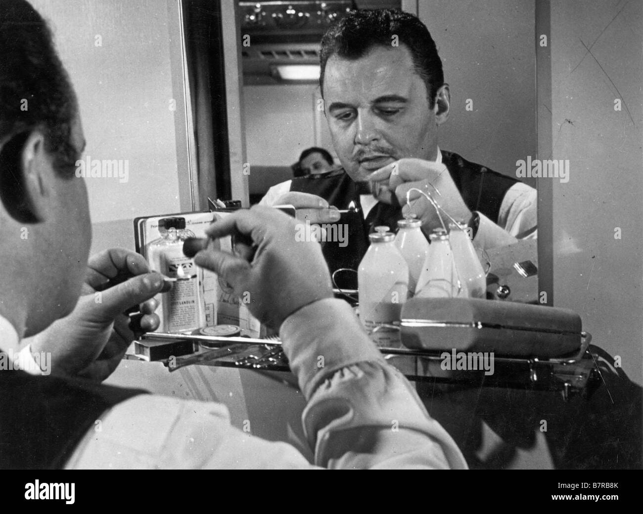 Frontière dangereuse de l'autre côté du pont Année : 1957 - Rod Steiger britannique réalisé par Ken Annakin Banque D'Images