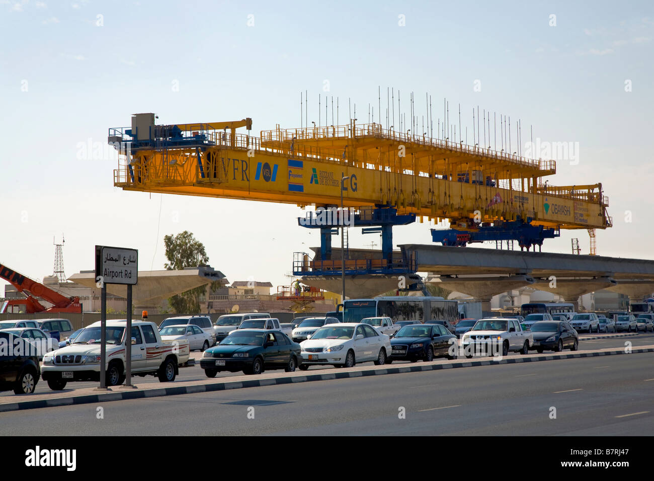 Viaducs surélevés sur le réseau ferroviaire de transport rapide non fini du métro de Dubaï en construction. Systèmes avancés de transport ferroviaire urbain à Dubaï. EAU Banque D'Images