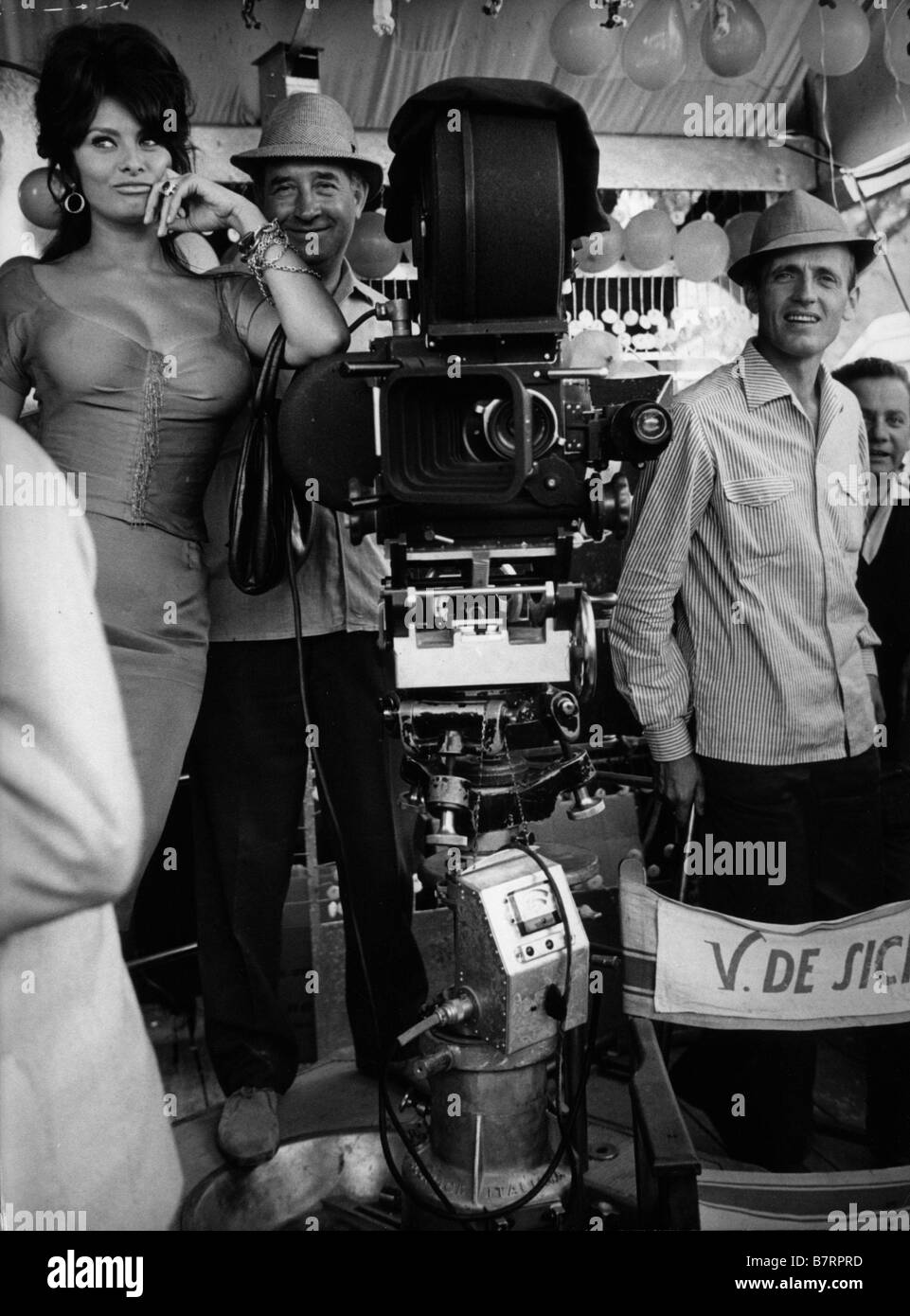 Boccaccio '70 segment "La Riffa" Année : 1962 Réalisateur : Vittorio De Sica, Sophia Loren, Vittorio De Sica Photo de tournage Banque D'Images