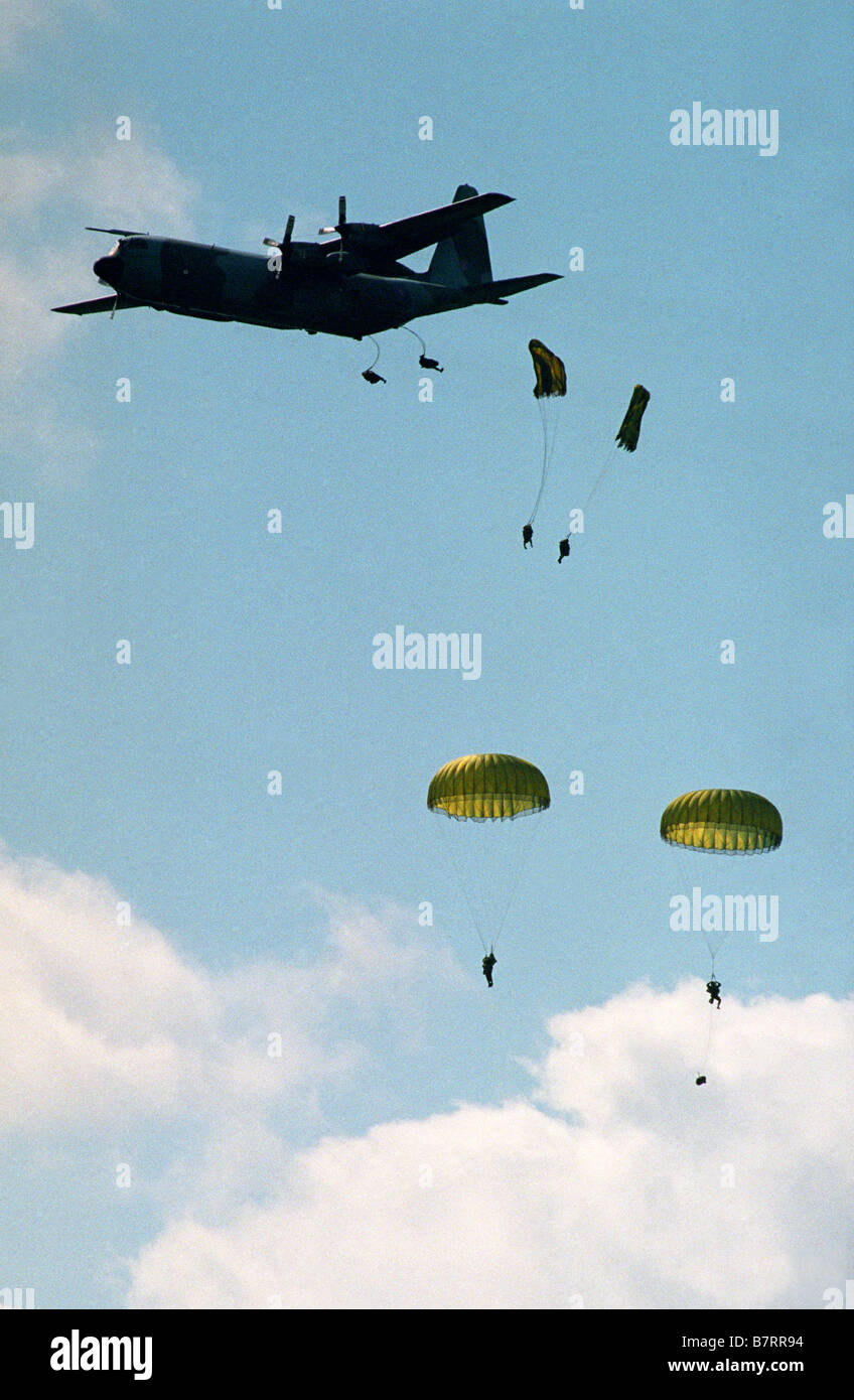 Parachute Ancien Ravitaillement Militaire - Armée Aérospatiale, Diamètre 2 M/6,5 Ft, Neuf