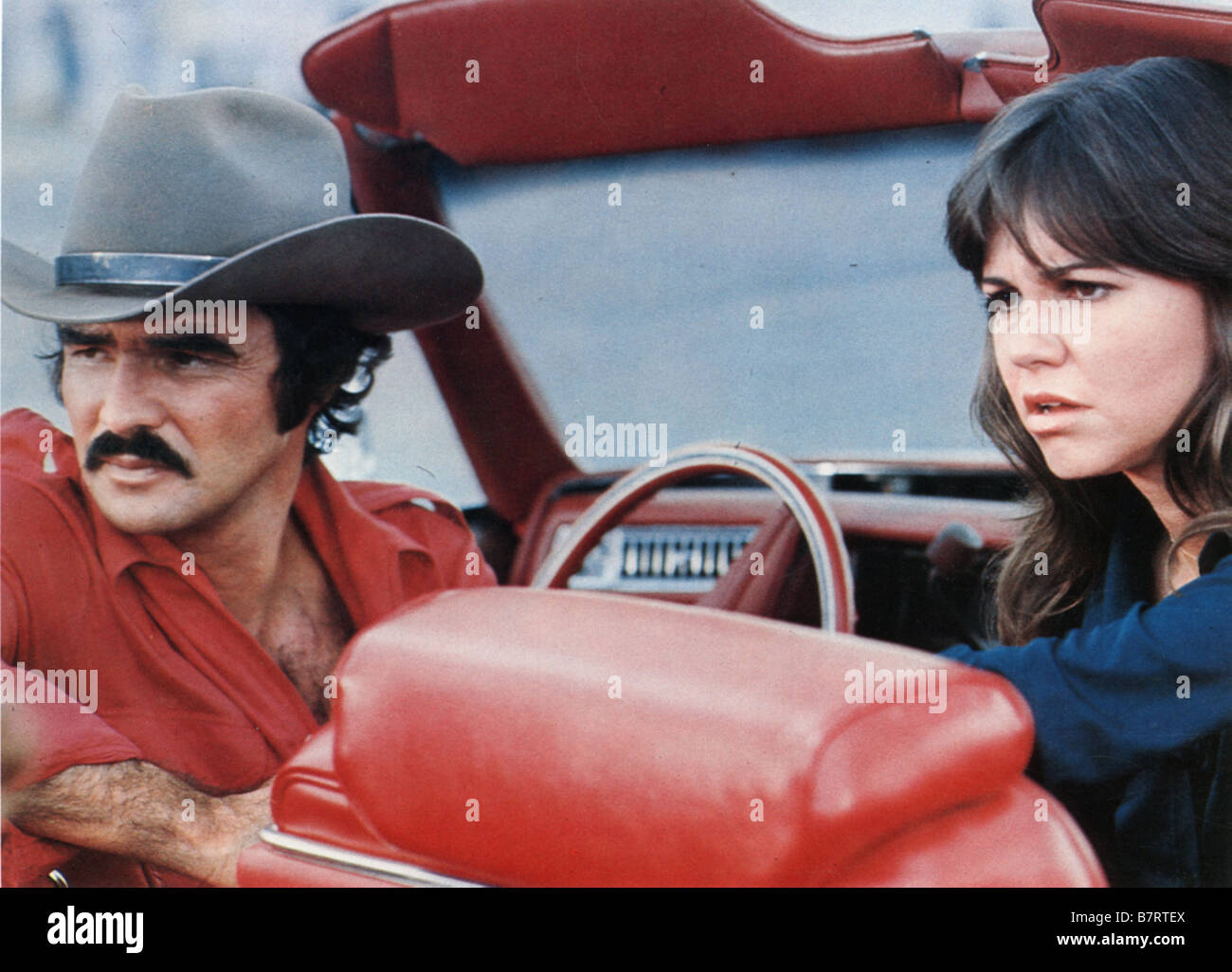 Cours apres moi sherif Smokey et le Bandit Année : 1977 USA Burt Reynolds, Sally Field Directrice : Hal Needham USA 1977 Banque D'Images