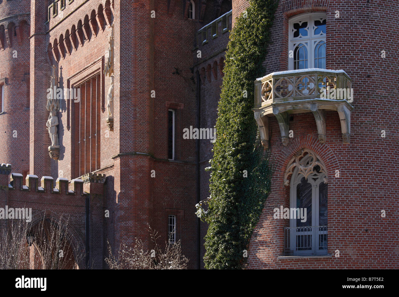 Im Schloßpark Moyland, hiver, Blick von Südosten auf das Schloß, détail Terrasse und Schloßtor Banque D'Images