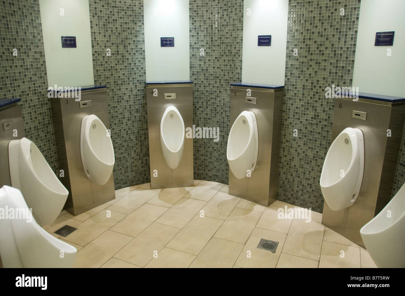 Urinal lavatory loo Banque de photographies et d'images à haute résolution  - Alamy