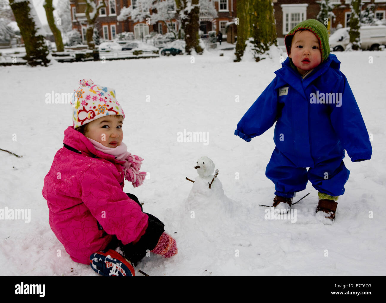 Bébé enfants Snowman à Saint James Park London UK Europe Banque D'Images