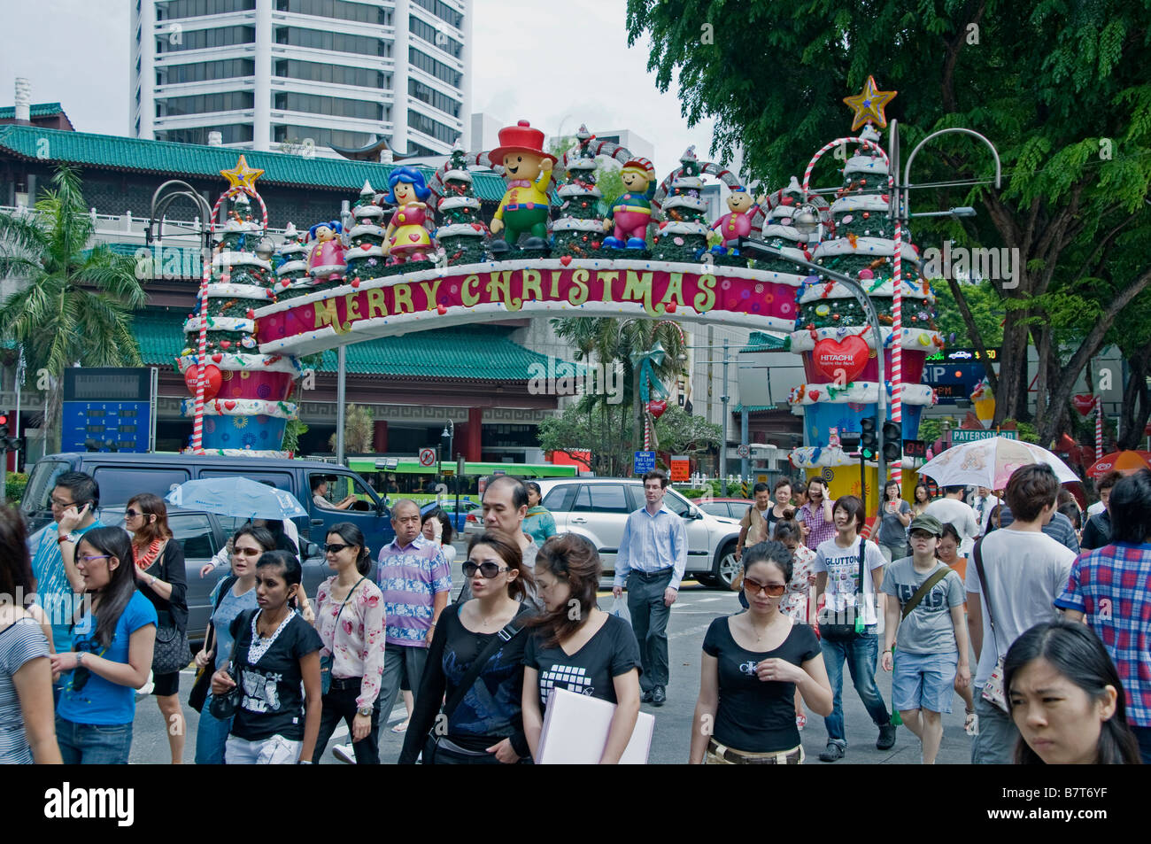 La rue Orchard Singapour Noël les gens de la mode moderne centre commercial de luxe magasin magasins boutiques boutique Banque D'Images