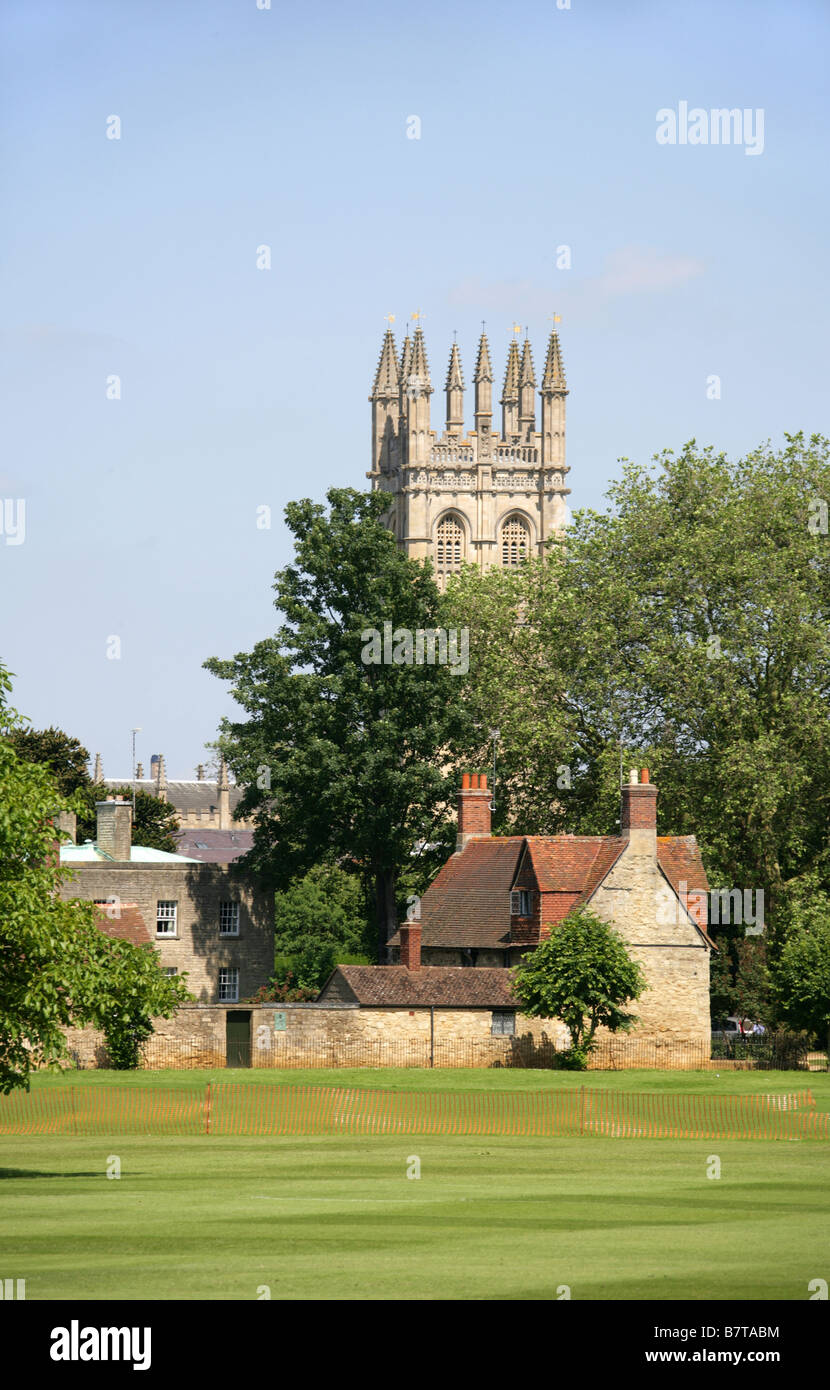 La tour de Magdalen College de l'université de Christchurch, l'Université d'Oxford, Oxford, Oxfordshire, UK Banque D'Images